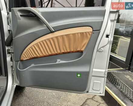 Серый Мерседес Вито, объемом двигателя 2.15 л и пробегом 280 тыс. км за 10999 $, фото 20 на Automoto.ua