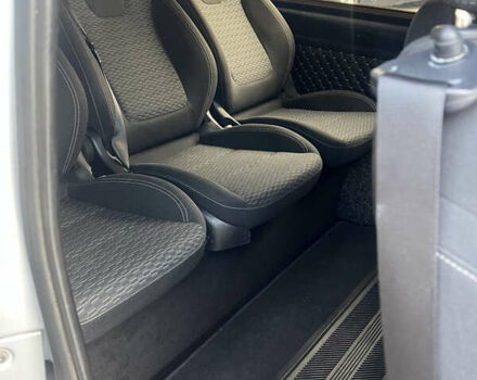 Серый Мерседес Вито, объемом двигателя 2.15 л и пробегом 235 тыс. км за 9500 $, фото 6 на Automoto.ua