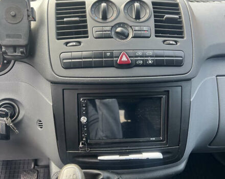 Серый Мерседес Вито, объемом двигателя 2.15 л и пробегом 235 тыс. км за 9500 $, фото 4 на Automoto.ua