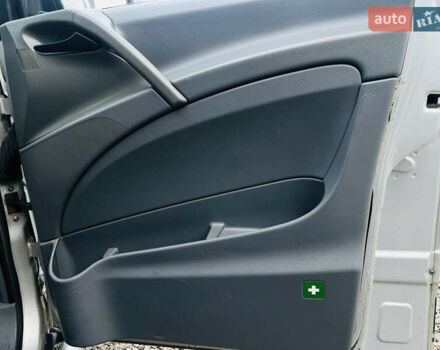 Серый Мерседес Вито, объемом двигателя 2.15 л и пробегом 518 тыс. км за 8200 $, фото 19 на Automoto.ua