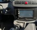 Серый Мерседес Вито, объемом двигателя 2.15 л и пробегом 294 тыс. км за 9000 $, фото 7 на Automoto.ua
