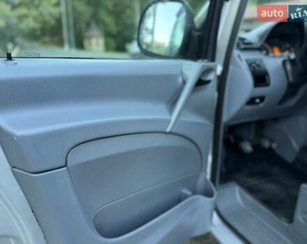 Серый Мерседес Вито, объемом двигателя 2.15 л и пробегом 370 тыс. км за 8999 $, фото 12 на Automoto.ua