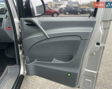 Серый Мерседес Вито, объемом двигателя 2.15 л и пробегом 285 тыс. км за 10900 $, фото 27 на Automoto.ua