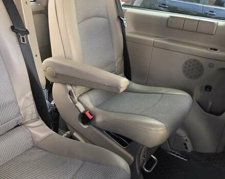 Серый Мерседес Вито, объемом двигателя 2.15 л и пробегом 370 тыс. км за 10800 $, фото 7 на Automoto.ua