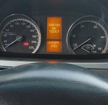 Серый Мерседес Вито, объемом двигателя 3 л и пробегом 308 тыс. км за 10500 $, фото 4 на Automoto.ua