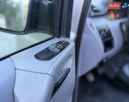 Серый Мерседес Вито, объемом двигателя 2.15 л и пробегом 370 тыс. км за 8999 $, фото 15 на Automoto.ua