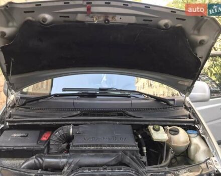 Серый Мерседес Вито, объемом двигателя 2.15 л и пробегом 370 тыс. км за 10800 $, фото 4 на Automoto.ua