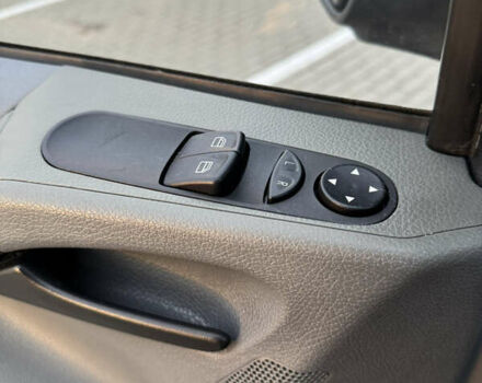 Серый Мерседес Вито, объемом двигателя 2.2 л и пробегом 238 тыс. км за 11500 $, фото 7 на Automoto.ua