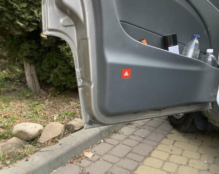 Серый Мерседес Вито, объемом двигателя 2.15 л и пробегом 566 тыс. км за 9500 $, фото 6 на Automoto.ua