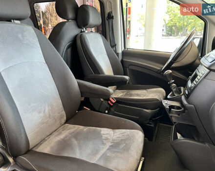 Серый Мерседес Вито, объемом двигателя 2.14 л и пробегом 222 тыс. км за 17799 $, фото 4 на Automoto.ua