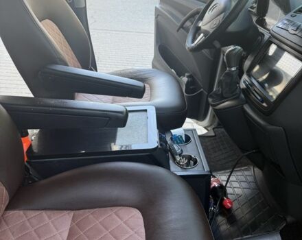 Серый Мерседес Вито, объемом двигателя 2.1 л и пробегом 380 тыс. км за 15000 $, фото 11 на Automoto.ua