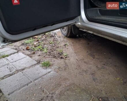 Серый Мерседес Вито, объемом двигателя 2.1 л и пробегом 250 тыс. км за 8900 $, фото 9 на Automoto.ua