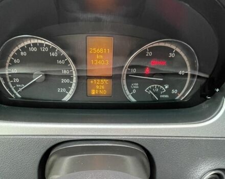 Серый Мерседес Вито, объемом двигателя 2.1 л и пробегом 260 тыс. км за 11500 $, фото 2 на Automoto.ua