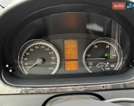 Серый Мерседес Вито, объемом двигателя 2.99 л и пробегом 240 тыс. км за 19950 $, фото 6 на Automoto.ua