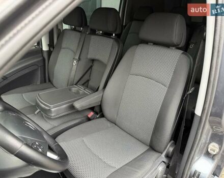 Серый Мерседес Вито, объемом двигателя 2.99 л и пробегом 240 тыс. км за 19950 $, фото 17 на Automoto.ua