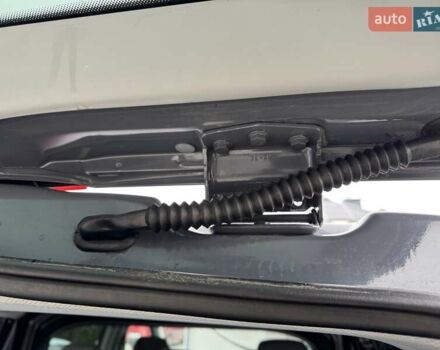 Серый Мерседес Вито, объемом двигателя 2.1 л и пробегом 297 тыс. км за 14900 $, фото 42 на Automoto.ua