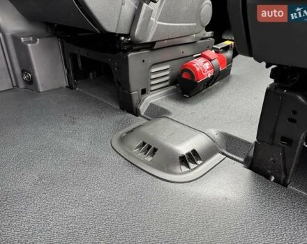 Серый Мерседес Вито, объемом двигателя 2.1 л и пробегом 297 тыс. км за 14900 $, фото 36 на Automoto.ua