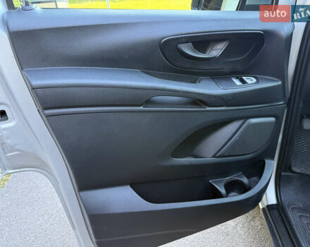 Серый Мерседес Вито, объемом двигателя 2.2 л и пробегом 192 тыс. км за 23950 $, фото 10 на Automoto.ua