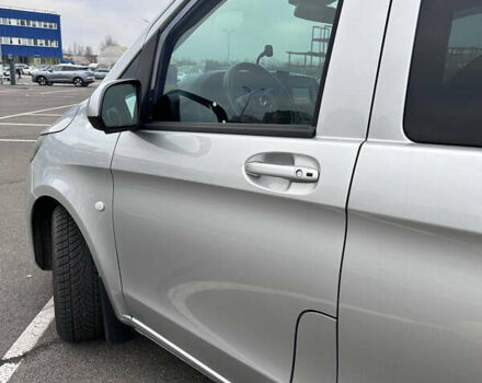 Серый Мерседес Вито, объемом двигателя 2.14 л и пробегом 293 тыс. км за 23000 $, фото 2 на Automoto.ua