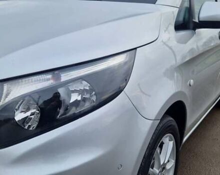 Серый Мерседес Вито, объемом двигателя 2.2 л и пробегом 355 тыс. км за 21500 $, фото 2 на Automoto.ua