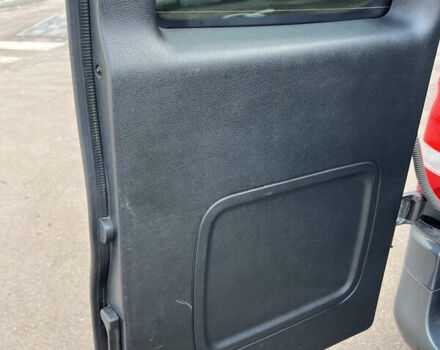 Серый Мерседес Вито, объемом двигателя 2.2 л и пробегом 147 тыс. км за 32000 $, фото 28 на Automoto.ua