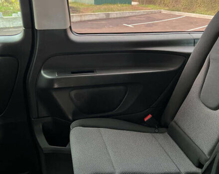 Серый Мерседес Вито, объемом двигателя 2.2 л и пробегом 147 тыс. км за 32000 $, фото 25 на Automoto.ua