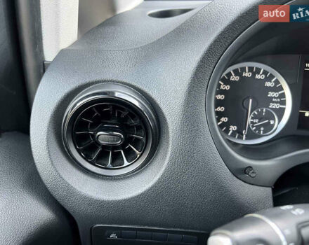 Серый Мерседес Вито, объемом двигателя 2.2 л и пробегом 147 тыс. км за 32000 $, фото 33 на Automoto.ua