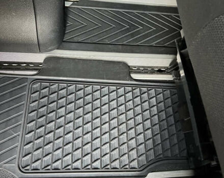 Серый Мерседес Вито, объемом двигателя 2.2 л и пробегом 147 тыс. км за 32000 $, фото 17 на Automoto.ua