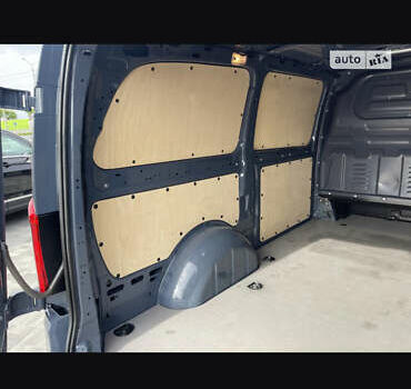 Серый Мерседес Вито, объемом двигателя 2.2 л и пробегом 140 тыс. км за 20500 $, фото 4 на Automoto.ua