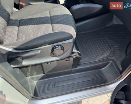 Серый Мерседес Вито, объемом двигателя 1.95 л и пробегом 212 тыс. км за 23817 $, фото 37 на Automoto.ua