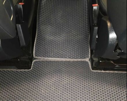 Серый Мерседес Вито, объемом двигателя 2 л и пробегом 356 тыс. км за 26200 $, фото 18 на Automoto.ua