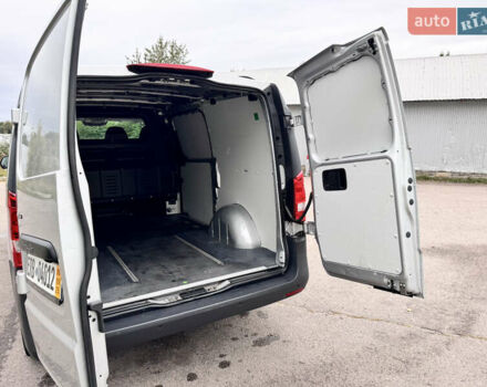 Серый Мерседес Вито, объемом двигателя 2.1 л и пробегом 130 тыс. км за 23500 $, фото 5 на Automoto.ua