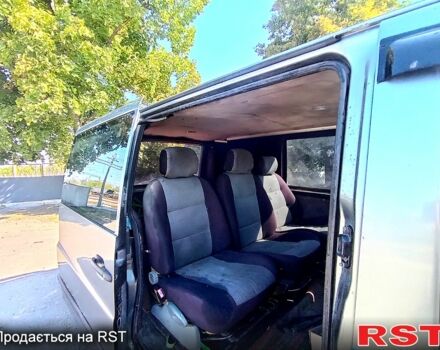 Серый Мерседес Вито, объемом двигателя 2.3 л и пробегом 600 тыс. км за 3700 $, фото 5 на Automoto.ua