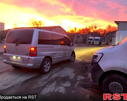 Серый Мерседес Вито, объемом двигателя 2.2 л и пробегом 560 тыс. км за 4700 $, фото 2 на Automoto.ua