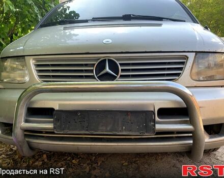 Серый Мерседес Вито, объемом двигателя 2.2 л и пробегом 560 тыс. км за 4700 $, фото 3 на Automoto.ua