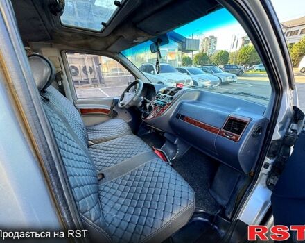 Серый Мерседес Вито, объемом двигателя 2.1 л и пробегом 350 тыс. км за 3999 $, фото 12 на Automoto.ua