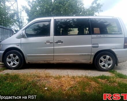 Серый Мерседес Вито, объемом двигателя 2.2 л и пробегом 300 тыс. км за 4700 $, фото 1 на Automoto.ua