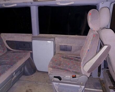 Серый Мерседес Вито, объемом двигателя 2.1 л и пробегом 374 тыс. км за 6000 $, фото 4 на Automoto.ua