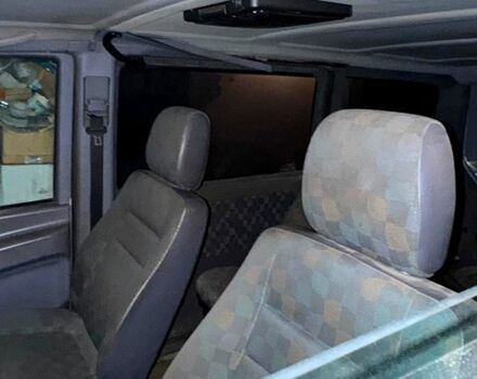 Серый Мерседес Вито, объемом двигателя 2.2 л и пробегом 299 тыс. км за 5700 $, фото 2 на Automoto.ua