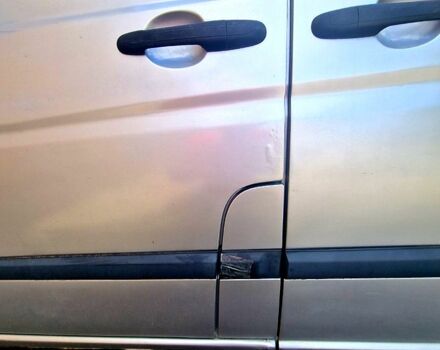 Серый Мерседес Вито, объемом двигателя 2.2 л и пробегом 330 тыс. км за 4400 $, фото 3 на Automoto.ua