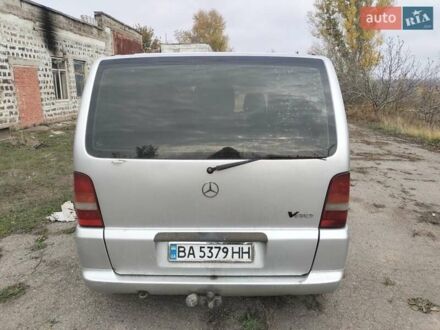 Серый Мерседес Вито, объемом двигателя 2.3 л и пробегом 438 тыс. км за 4000 $, фото 1 на Automoto.ua