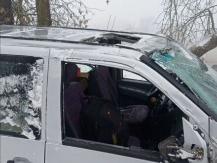 Серый Мерседес Вито, объемом двигателя 2.2 л и пробегом 400 тыс. км за 1000 $, фото 1 на Automoto.ua