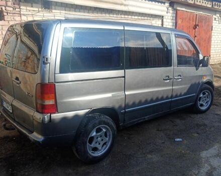 Серый Мерседес Вито, объемом двигателя 2.2 л и пробегом 450 тыс. км за 2700 $, фото 1 на Automoto.ua