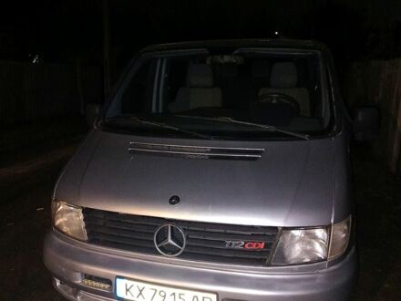 Серый Мерседес Вито, объемом двигателя 2.1 л и пробегом 374 тыс. км за 6000 $, фото 1 на Automoto.ua