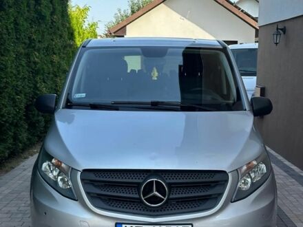 Серый Мерседес Вито, объемом двигателя 2.2 л и пробегом 255 тыс. км за 10800 $, фото 1 на Automoto.ua