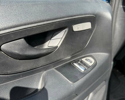 Синий Мерседес Вито, объемом двигателя 2.2 л и пробегом 180 тыс. км за 18000 $, фото 7 на Automoto.ua