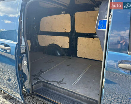 Синий Мерседес Вито, объемом двигателя 2.2 л и пробегом 180 тыс. км за 18000 $, фото 4 на Automoto.ua