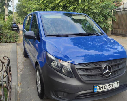 Синий Мерседес Вито, объемом двигателя 2.2 л и пробегом 295 тыс. км за 18000 $, фото 3 на Automoto.ua