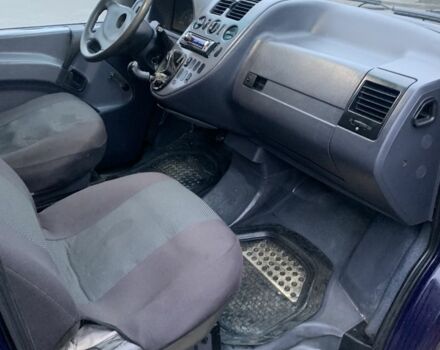 Синий Мерседес Вито, объемом двигателя 2.2 л и пробегом 350 тыс. км за 4500 $, фото 9 на Automoto.ua