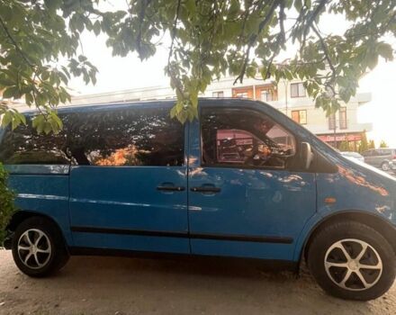 Синий Мерседес Вито, объемом двигателя 2.2 л и пробегом 270 тыс. км за 4000 $, фото 2 на Automoto.ua